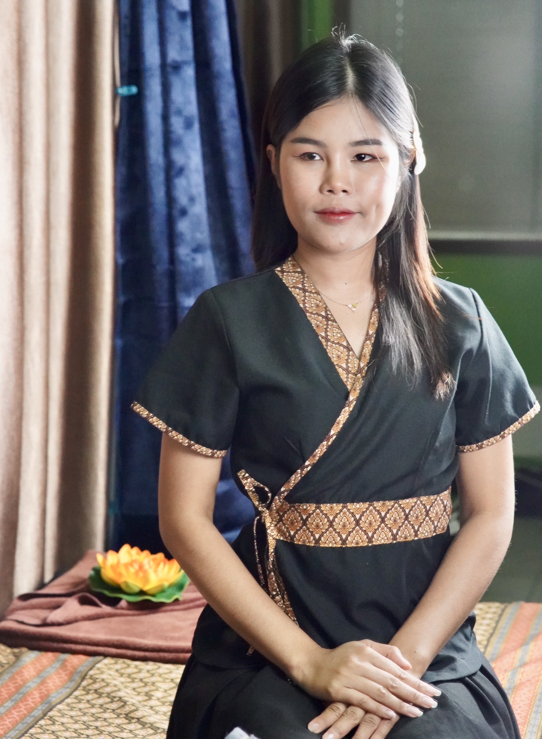 Deep tissue massage by Mew in Bangkok